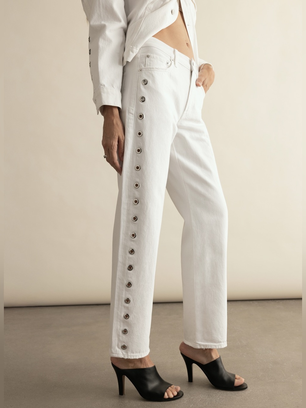 Pistola LEXI MID RISE BOWED STRAIGHT JEAN -
VIVID WHITE